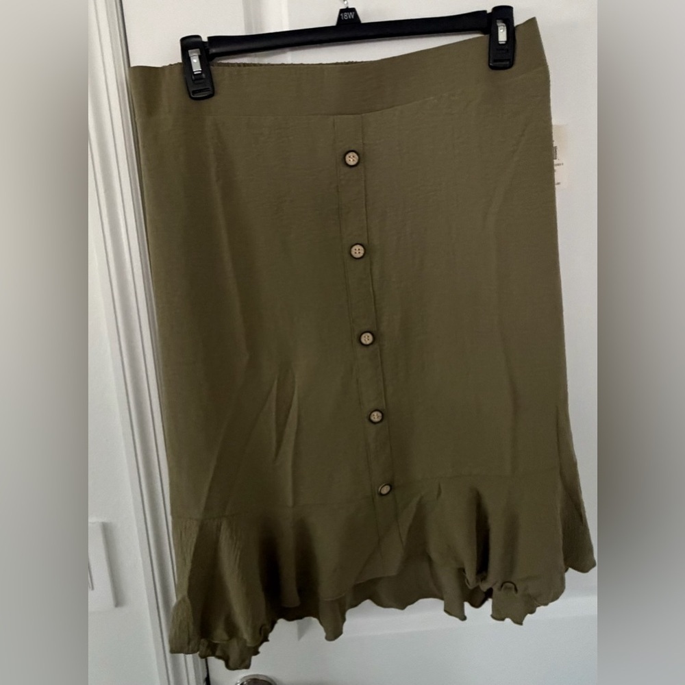 Retrology Women’s in washed olive, size L, Ruffled Button Skirt NWT - Picture 3 of 9
